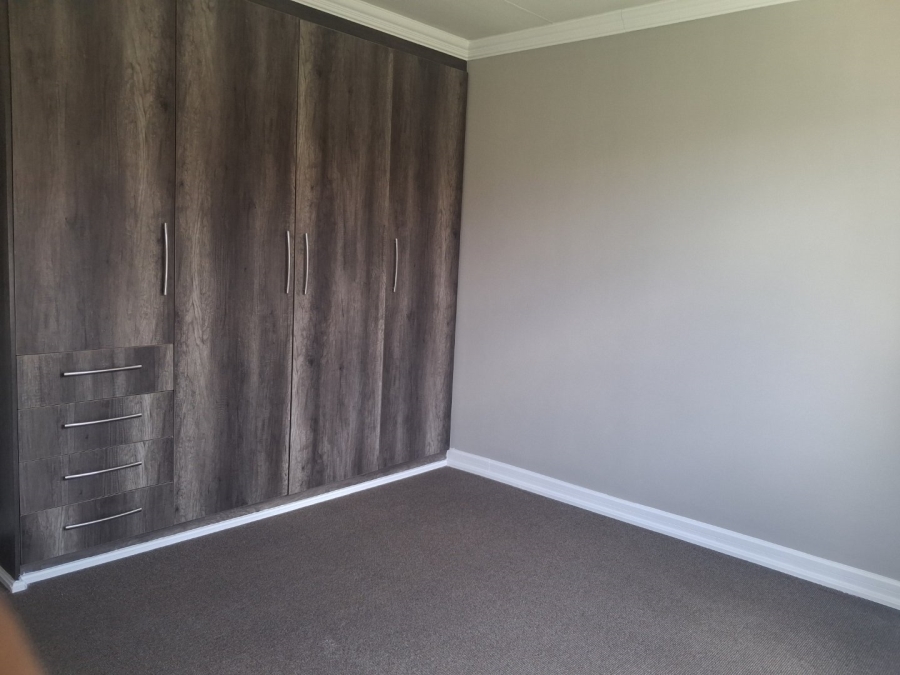 To Let 3 Bedroom Property for Rent in Hillside Free State